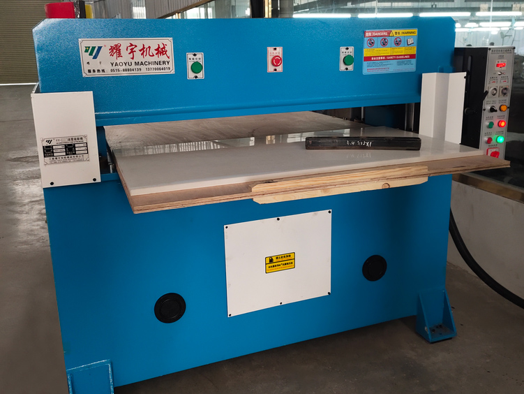 精密四柱裁斷機(jī)的工作原理是什么