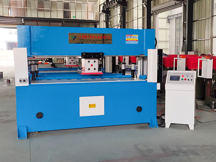 全自動(dòng)送料液壓裁斷機(jī)移動(dòng)頭四柱案例