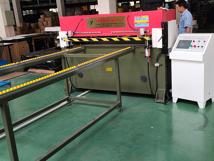 全自動(dòng)送料液壓裁斷機(jī)案例