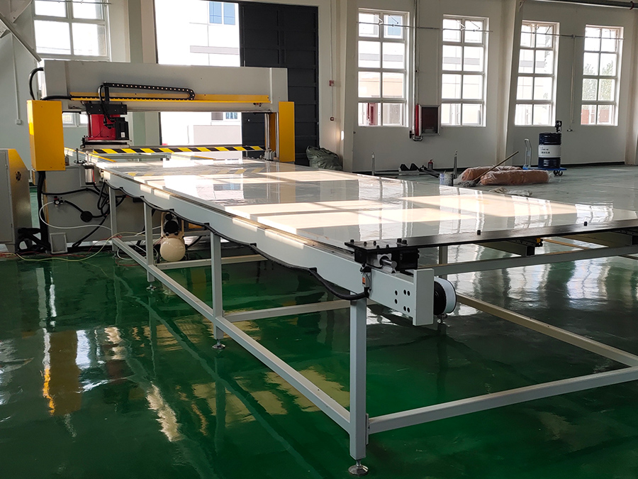 旋轉(zhuǎn)頭自動(dòng)送料龍門(mén)裁斷機(jī)案例