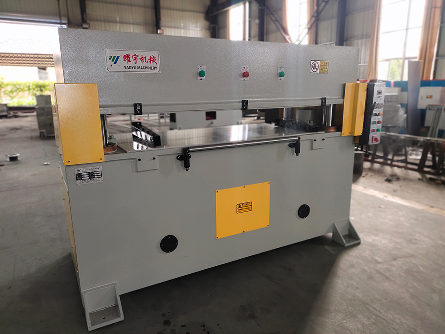 液壓四柱裁斷機(jī)案例