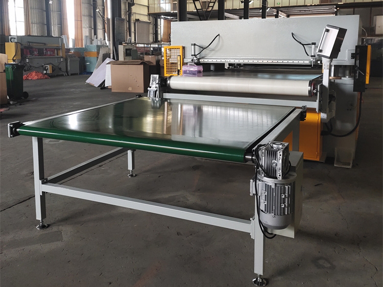 自動(dòng)輸送帶送料裁斷機(jī)