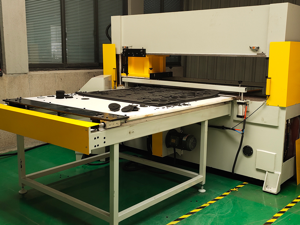 自動(dòng)送料移動(dòng)頭裁斷機(jī)案例