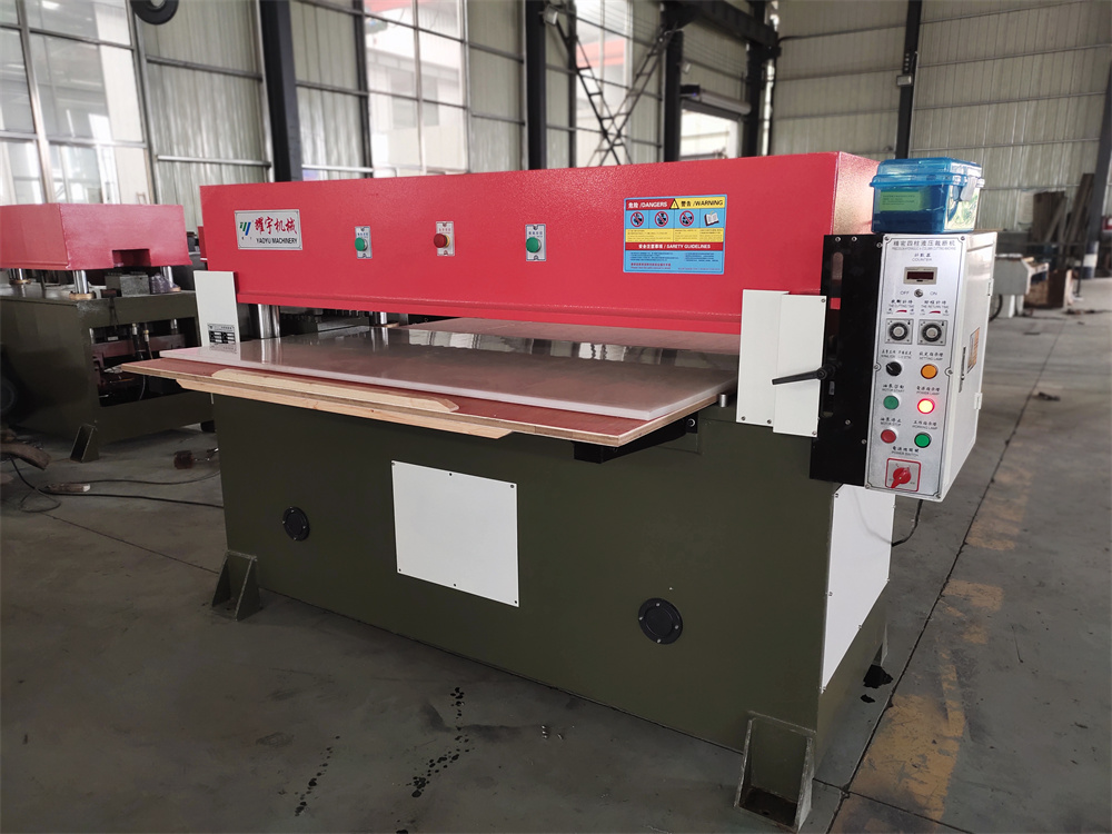 手動(dòng)四柱整板裁斷機(jī)